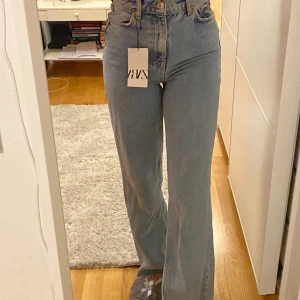 Wide jeans Zara - Wide jeans från Zara oanvända 
