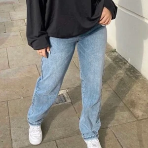 Jeans - Jätte fina oanvända jeans passar jätte bra i längden på mig som är 167 ✨✨ säljs då jag har ett par likadana