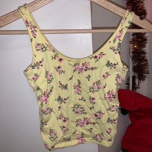 Xs - Använd 2 gånger säljer för att den är för liten vid min byst kan få den för 50kr via snabbköp 