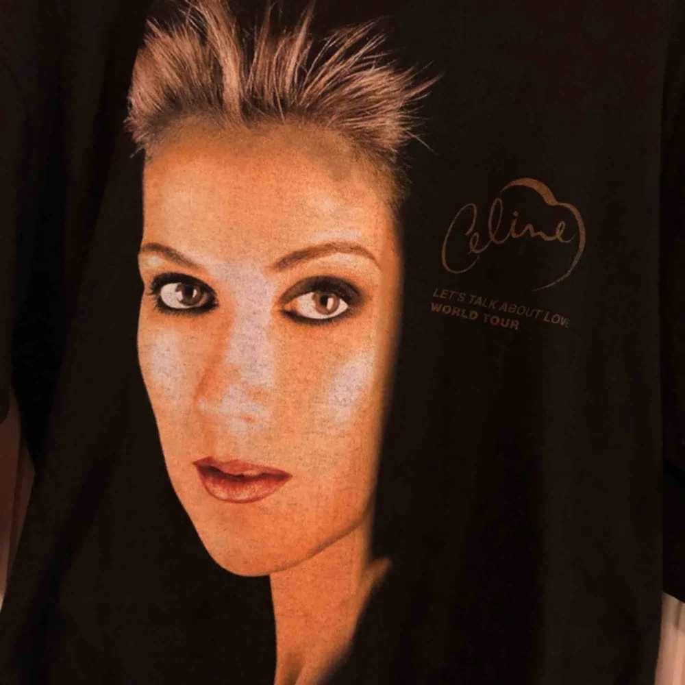 Celine Dion - Kan hämtas i Uppsala eller skickas mot fraktkostnad . T-shirts.