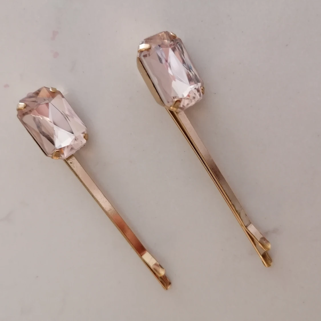 Hårnålar med rosa sten 