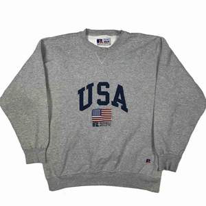 Säljer denna Vintage Russel Athletic Sweater, Storlek XL och I väldigt bra skick 
