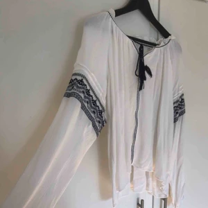  - Supersöt blus med fina detaljer 😇🕯