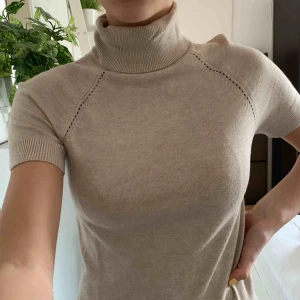  - Så söt vårig topp från mango. Aldrig använd! :)