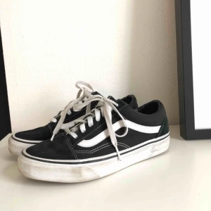 - Vans Old School, använda 2 gånger.