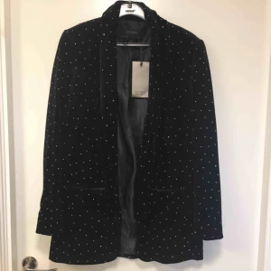  - Super fin kavaj med lappar kvar från Zara. Storlek xs