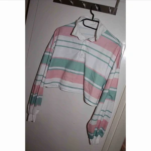  - Crop Top, storlek L 65 kr inklusive frakt.  Betalning sker via swish. 