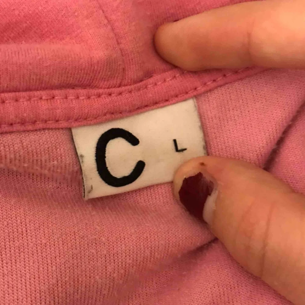 Super snygg rosa hoodie från Cubus i storlek L. Frakten kostar 55kr<3. Hoodies.