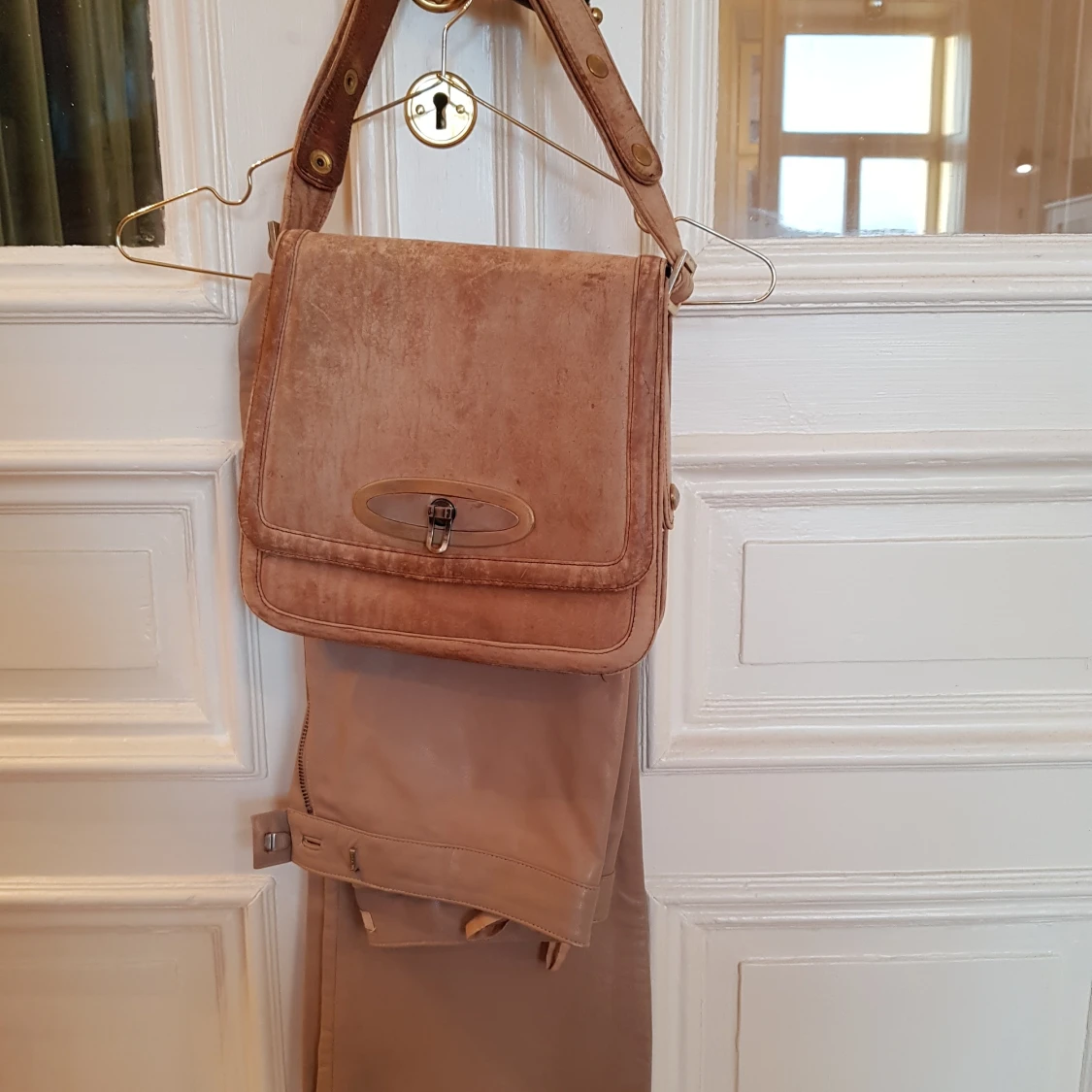 Beige skinnväska - 91