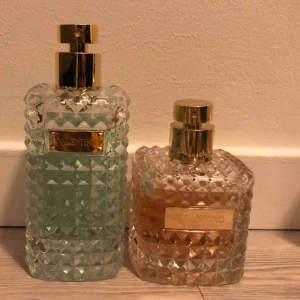  - Valentino parfymer. Jätte goa dofter men också supersnygga som prydnad. Fraktas. Äkta såklart