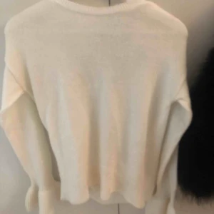 - Tröja från NA-KD, använd en gång. Köparen står för frakten 💕