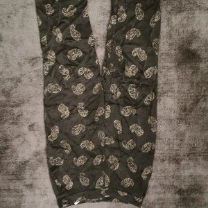 Zara satinbyxa - Coola vintage inspirerande byxor i satin, ankel långa köparen står för frakt