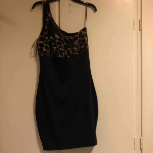 ... - Knappt använd i fint skick.  Frakt ingår ej. 