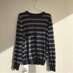  - Tjockare tröja från Tommy Hilfiger 