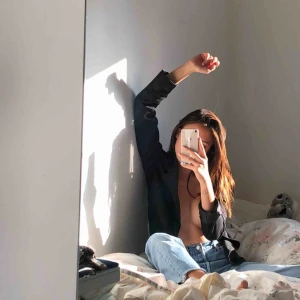  - Kavaj från H&M med en knapp i midjan.