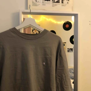  - Snygg oversized champion tröja köpt second hand<33 köpare står för frakt  