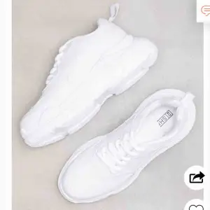 Nya vita sneakers som är använda 1-2 gånger då jag känner att dom inte är min stil