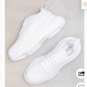  - Nya vita sneakers som är använda 1-2 gånger då jag känner att dom inte är min stil