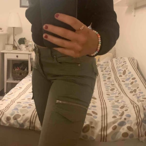  - Jättefina gröna jeans💚 (Strl M men är som en S) Nästan aldrig använda bra skick 