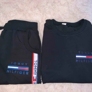  - Helt nya Tommy Hilfiger Tränings set (Inte originala men riktigt bra kvalité)  Storlek: L men inga problem alls för M eller S också.  Frakten med spårnummer kostar 63kr 