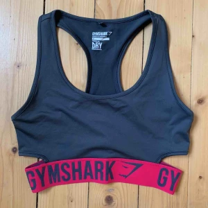  - Träningstopp strl M  Som ny  