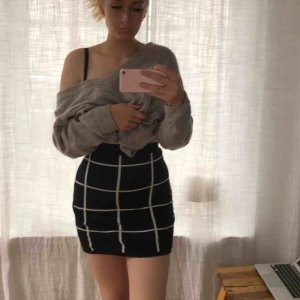  - Rutig kjol, använder fåtal gånger