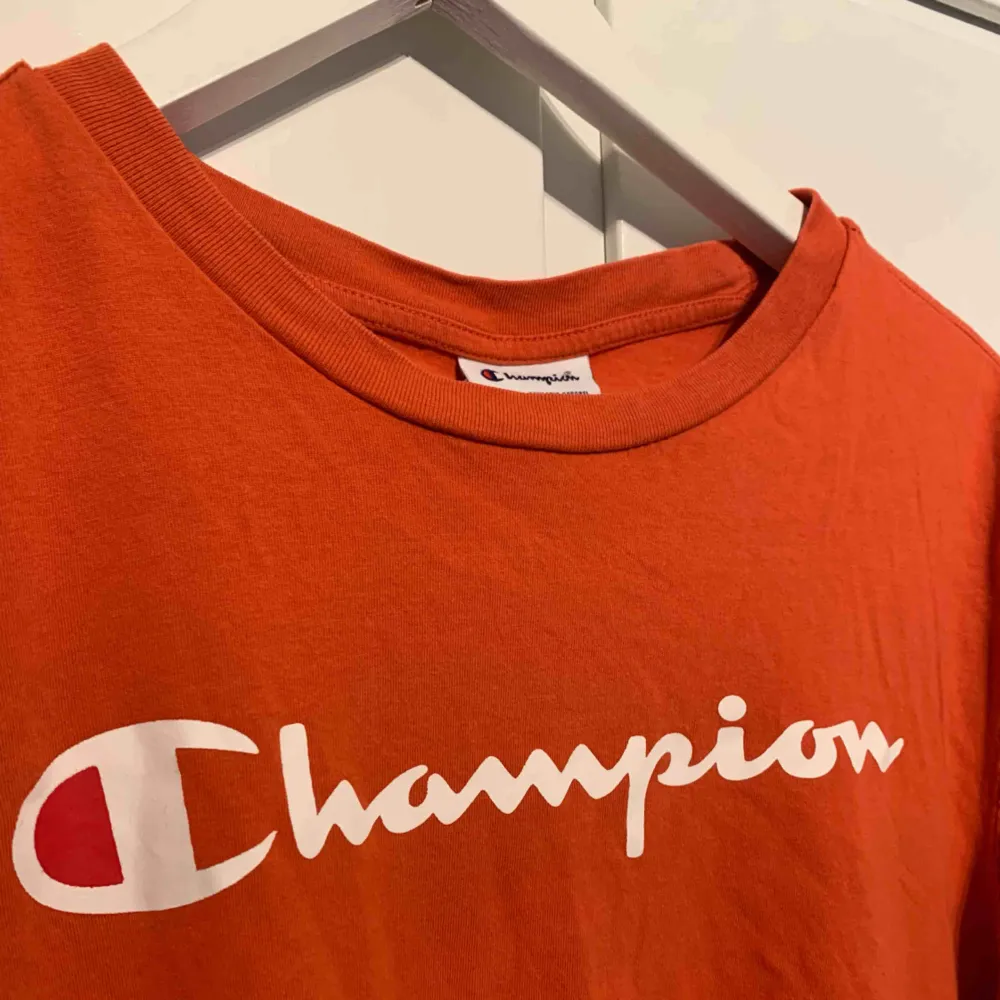 Champion T-shirt, inte alls sliten, mysig. . T-shirts.