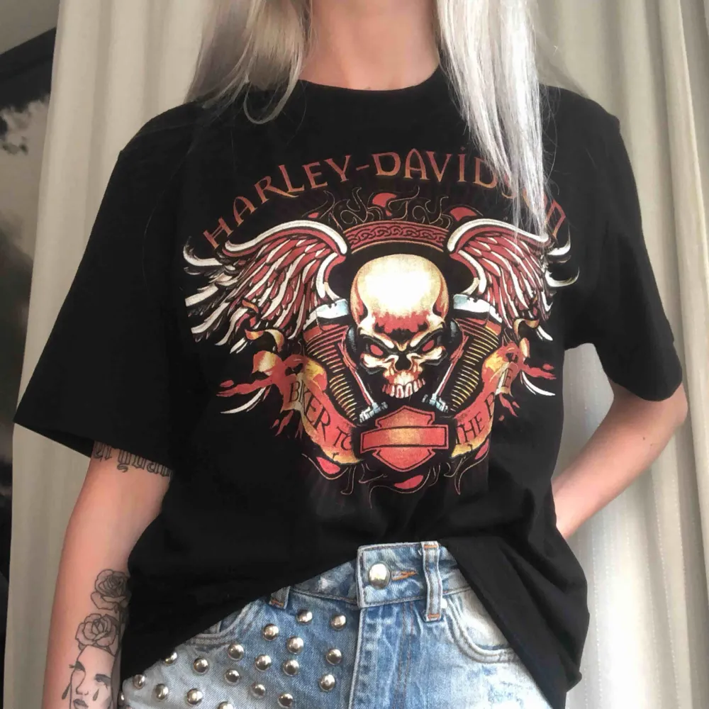 Helt ny Harley Davidson tröja bara testad för denna bild.. T-shirts.