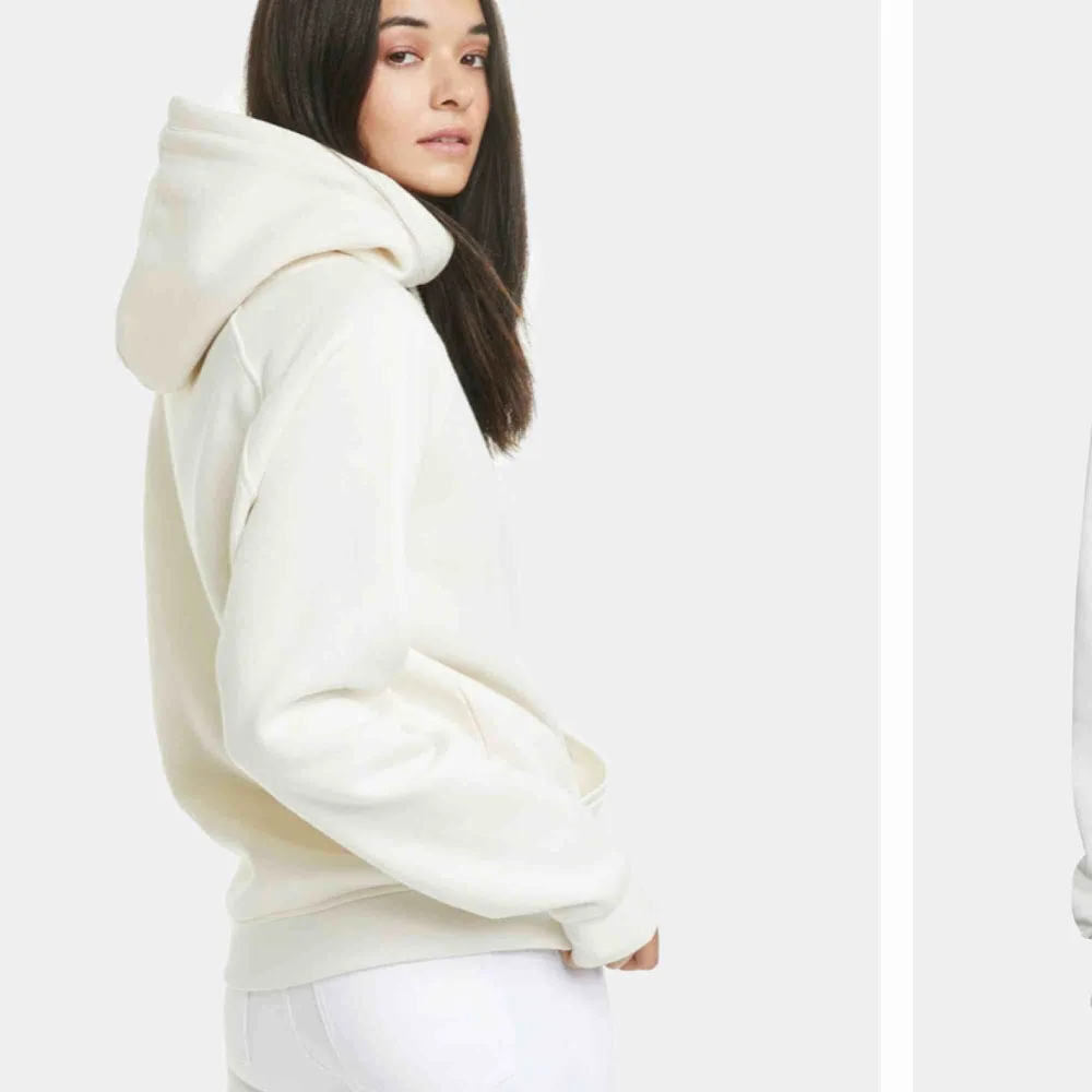undrar om någon skulle vara intresserad av en vanlig vit hoodie från bikbok i strl XS, skriv om ni skulle va de och för hur mycket ni skulle vilja köpa den för. Tröjor & Koftor.