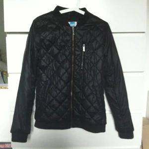 Superskön bomberjacka - Superskön bomberjacka