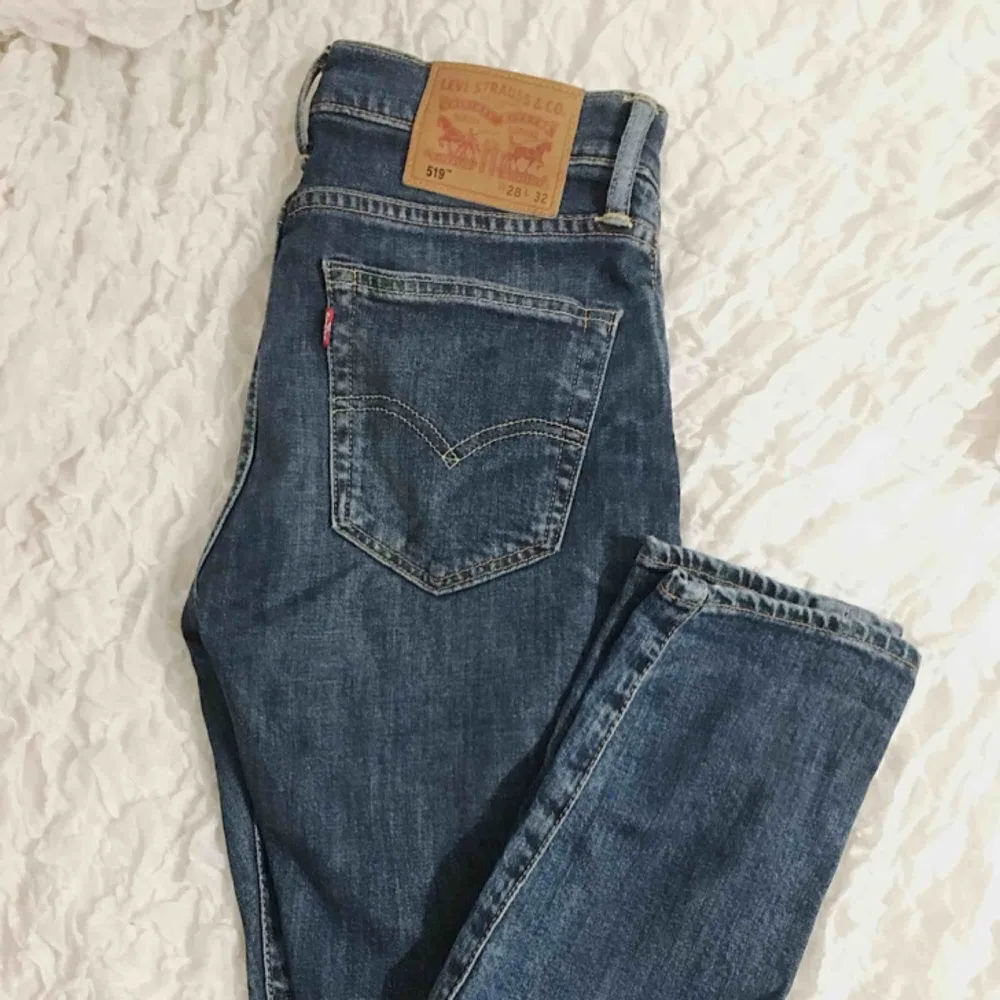 Levi’s jeans som sitter jätte snyggt på, säljes pga att dom används för lite. Frakt tillkommer!  ✨✨    Köpta för 1 099kr . Jeans & Byxor.