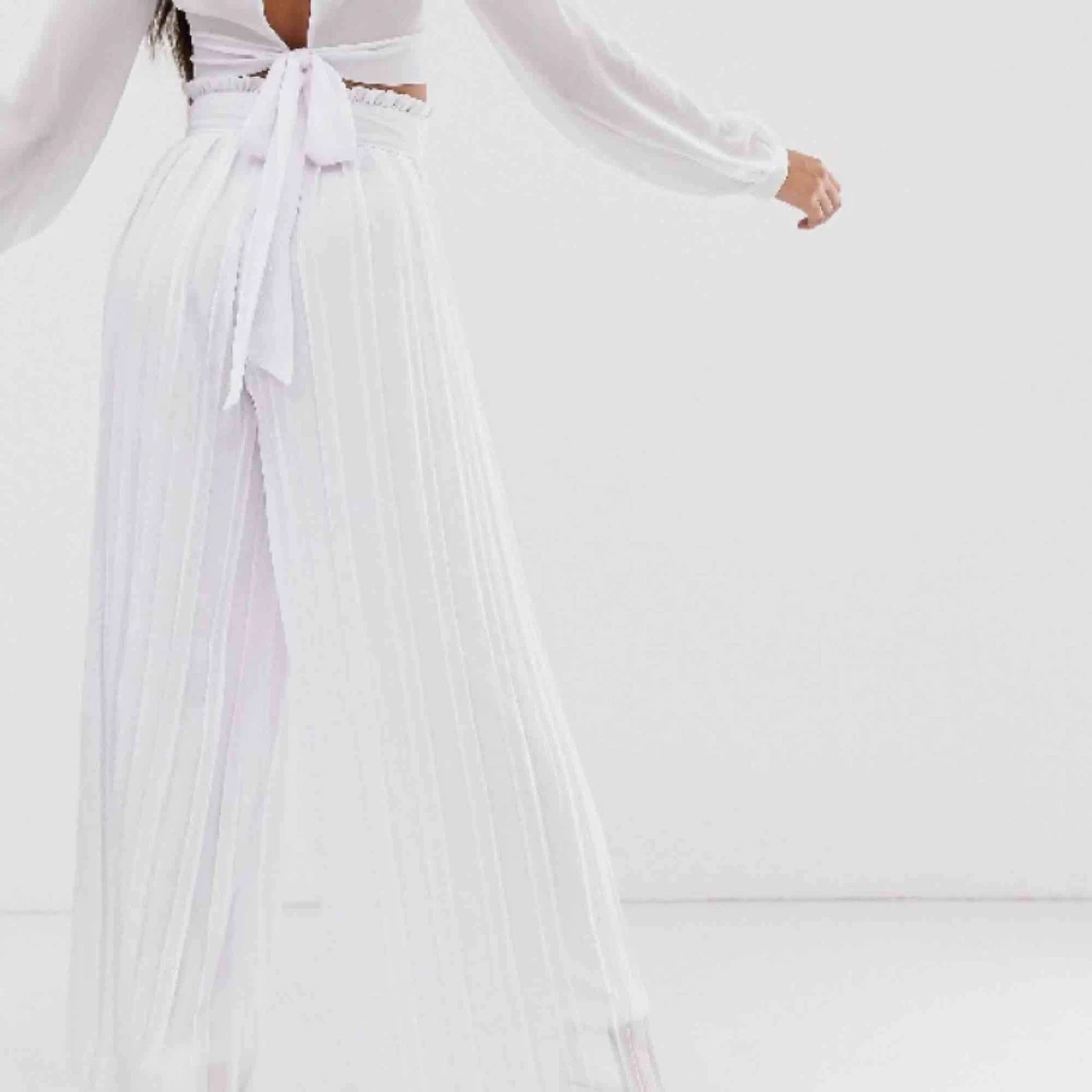 Plisserade byxor - 90