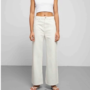 - Vita jeans från weekday, sitter super men använder aldrig :/  