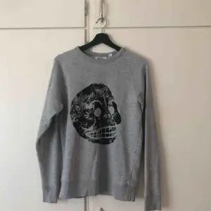 Mysig sweatshirt från cheapmonday!  Köparen står för frakten <3