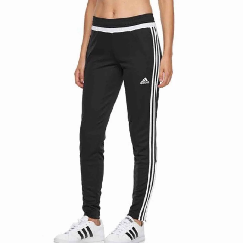 Adidas tiro 15 track pants. Använda 1 gång, storlek S. Frakt på 54kr tillkommer! :) . Jeans & Byxor.