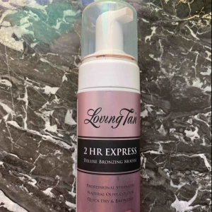  - Loving Tan brun utan sol mousse i färgen Dark Express. Endast använd en gång!