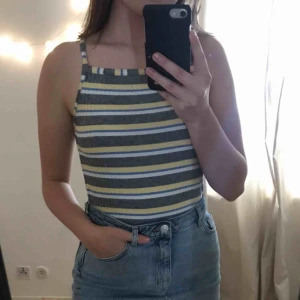  - Ett fint linne från twintip med flera olika färger 💫 säljer pga att jag använder det alldeles för sällan, köparen står för frakt eller så kan jag mötas upp i Växjö 💫