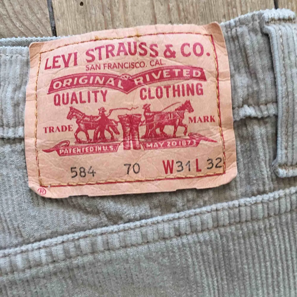 Jättesnygga Manchester Levis jeans! Bra skick och snygg färg! Pris kan diskuteras!. Jeans & Byxor.