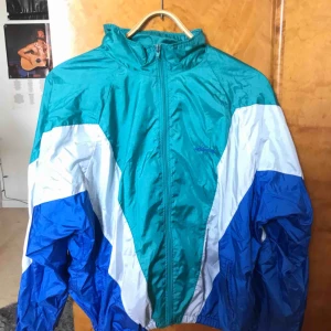  - Jättefin retrovindjacka från Adidas! 💞 Kan mötas upp i Gävle eller frakta då köparen står för kostnaden 🥰