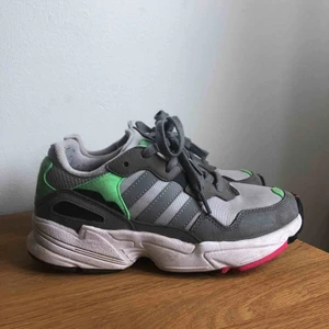  - sneakers från adidas, använda 3-5 gånger! 