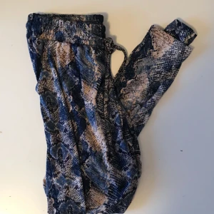  - Snygga byxor från Ilse Jacobsen. Använda ett fåtal gånger. Köpta för 800kr 