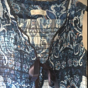  - Odd molly klänning  Tunn i tyget, skön sommarklänning. Använd 1 gång 