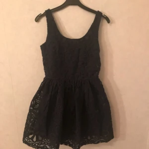  - Söt klänning från Bikbok i lite 50-talstil! 