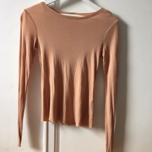  - Nude topp från H&M trend. Aldrig använd 