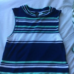  - Ribbad randig topp från hm, säljer pga att den är för liten