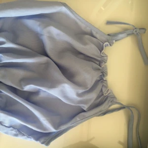  - Fin Crop top ifrån Zaful, aldrig använd då den var för liten. Frakten ingår ej 