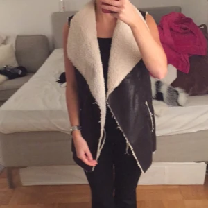  - En väst i bra skick från hm