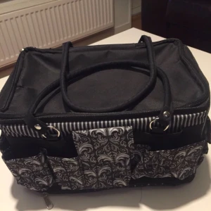  - Större necessär/väska 