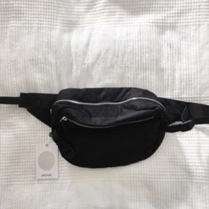 - Bum bag/over shoulder från Monki. Oanvänd med prislappen kvar! 
