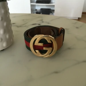  - Fint skärp! Köpt i andra hand! Är 106cm men det går att göra mindre! Köparen står för frakt på 80kr! 